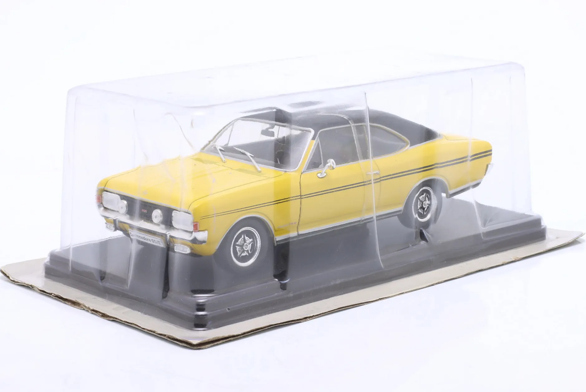 Opel Commodore A GS/E Coupe Baujahr 1970 gelb / schwarz 1:24 Hachette
