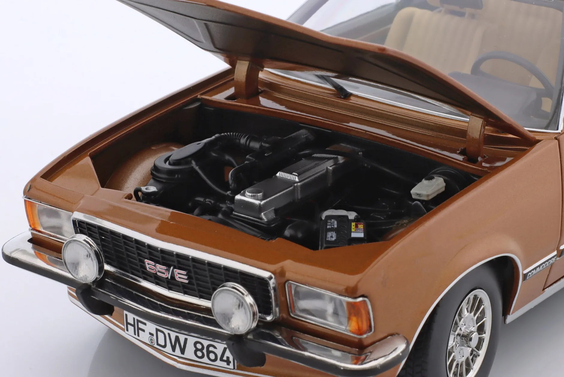 Opel Commodore B GS/E Coupé Baujahr 1975 goldbraun metallic 1:18 TOURING