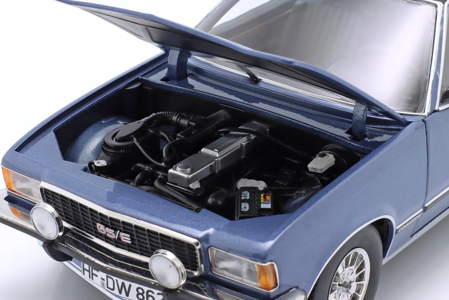 Opel Commodore B GS/E Coupe Baujahr 1975 blau metallic 1:18 TOURING