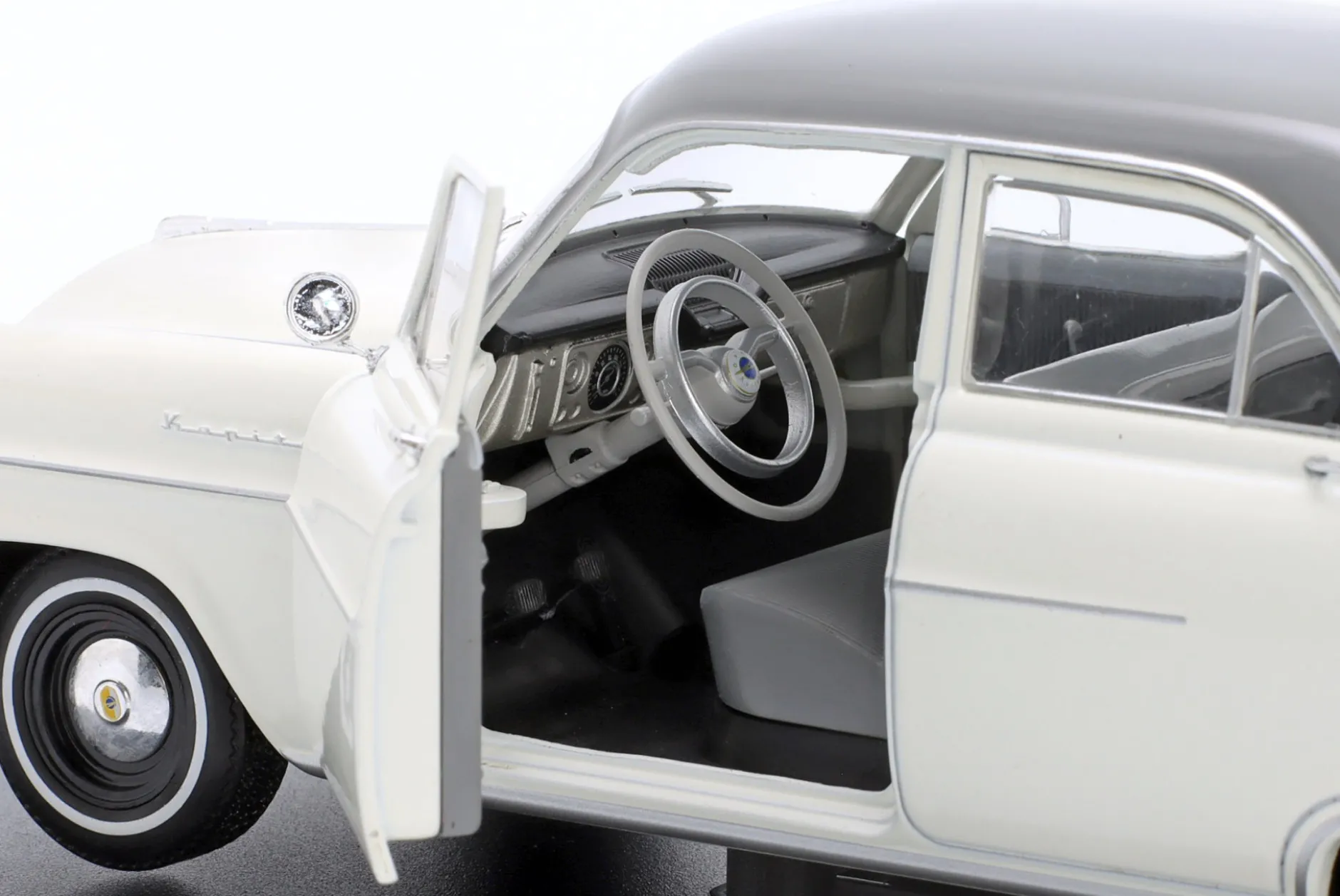 Opel Kapitän Baujahr 1954 weiß / grau 1:24 Hachette