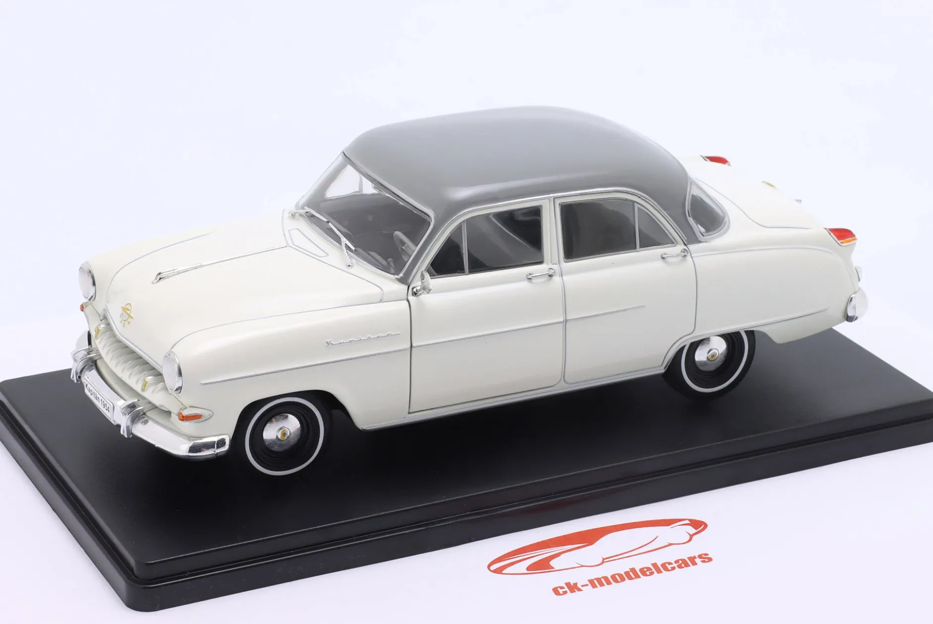Opel Kapitän Baujahr 1954 weiß / grau 1:24 Hachette