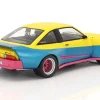Opel Manta B Mattig Film Manta Manta (1991) gelb / blau metallic / rosa 1:18 ModelCar Group