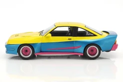 Opel Manta B Mattig Film Manta Manta (1991) gelb / blau metallic / rosa 1:18 ModelCar Group