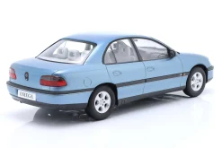 Opel Omega B Baujahr 1996 polarblau metallic 1:18 Triple9