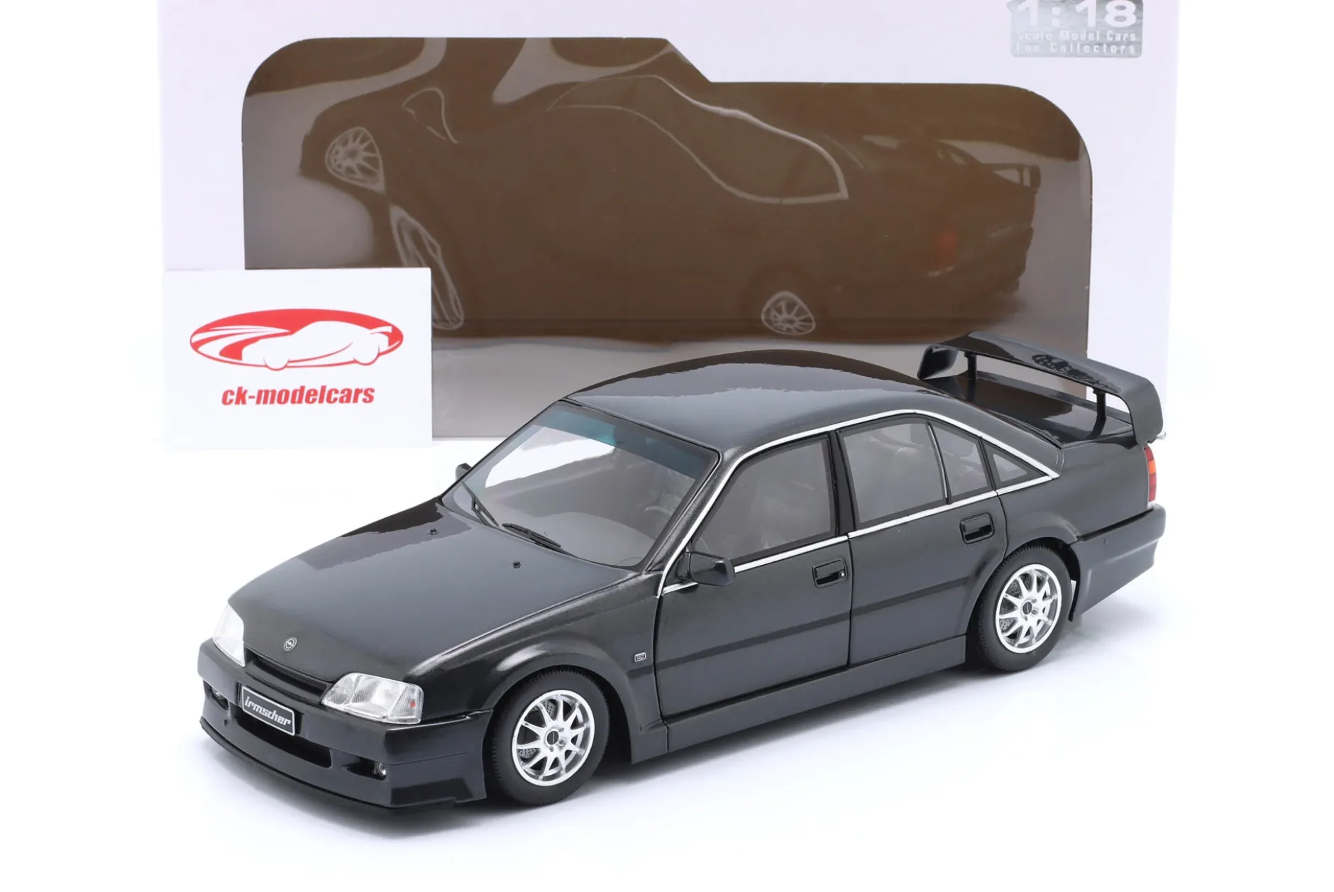 Opel Omega Evo 500 Baujahr 1990 schwarz metallic 1:18 Solido