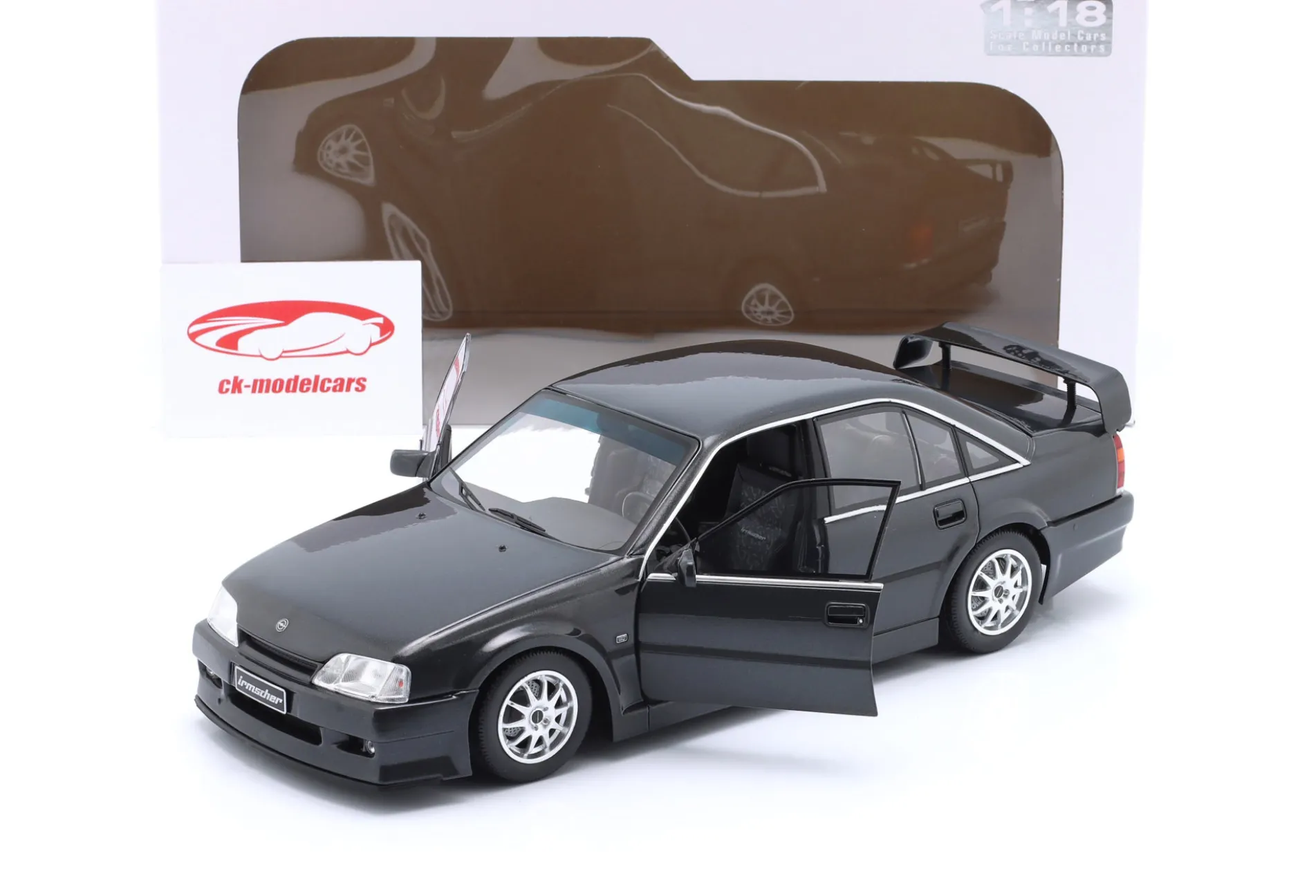 Opel Omega Evo 500 Baujahr 1990 schwarz metallic 1:18 Solido