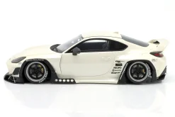 Pandem Toyota GR86 Baujahr 2023 kristall weiß 1:18 GT-Spirit