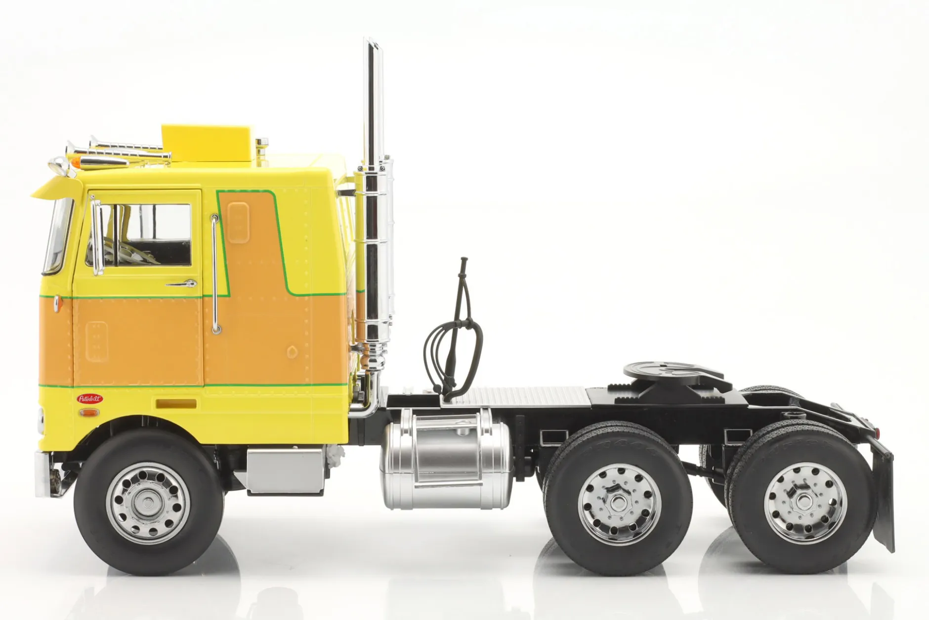 Peterbilt 352 Pacemaker SZM 1977-1979 gelb / braun 1:18 Road Kings