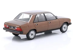 Peugeot 305 Baujahr 1977 dunkelbraun metallic 1:24 WhiteBox