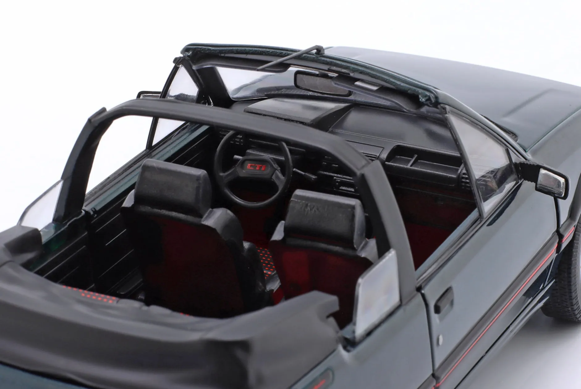 Peugeot 205 CTI Baujahr 1986 dunkelgrün metallic 1:18 Solido