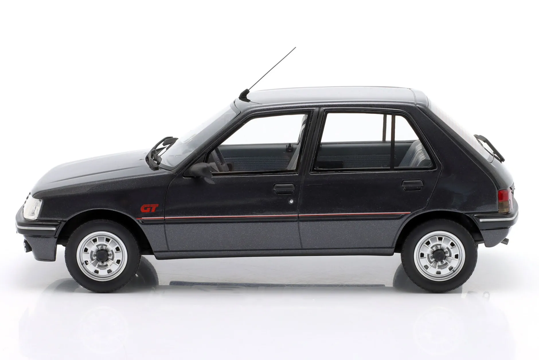 Peugeot 205 GT Baujahr 1993 graphitgrau 1:18 OttOmobile