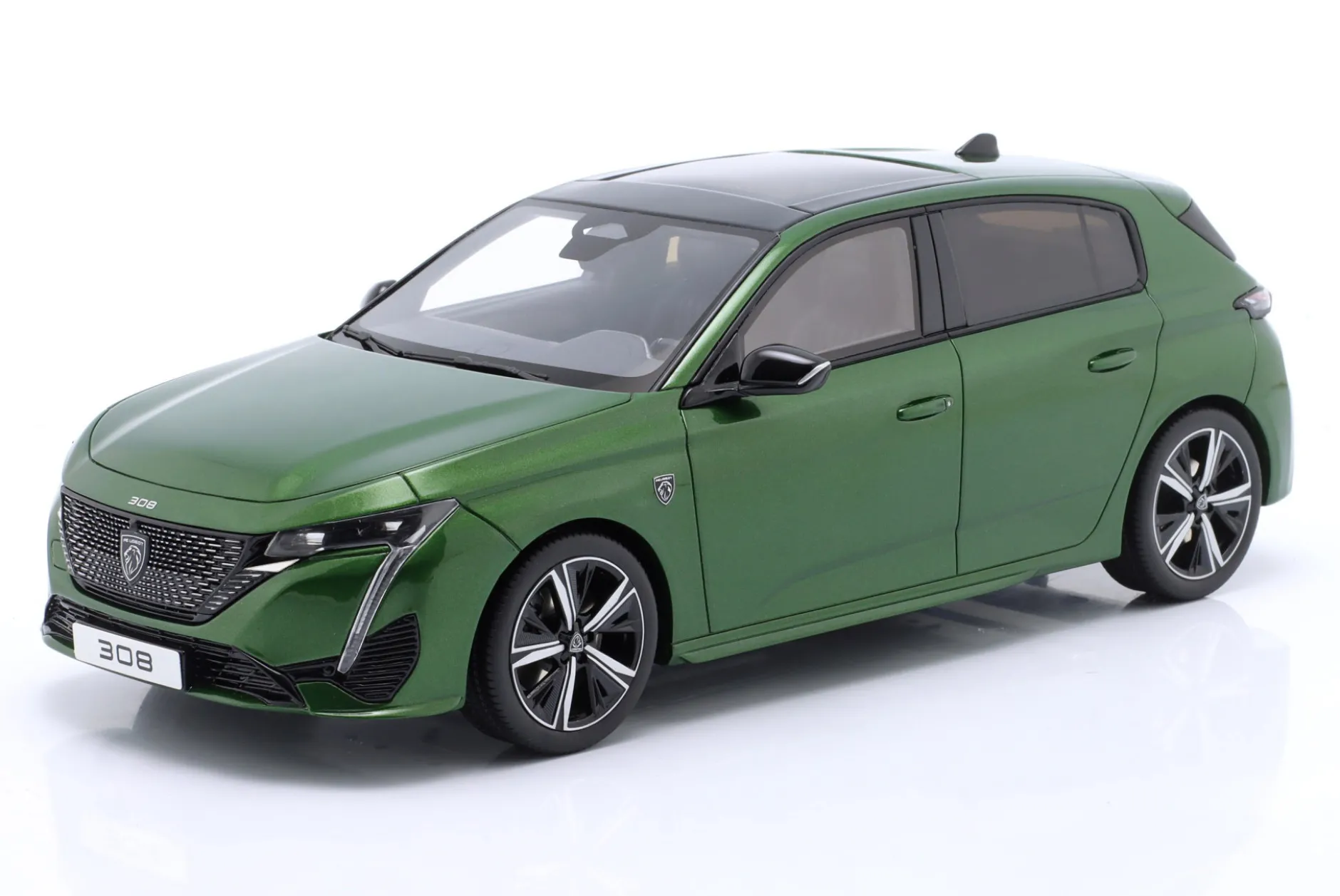 Peugeot 308 GT Baujahr 2022 olivgrün 1:18 OttOmobile