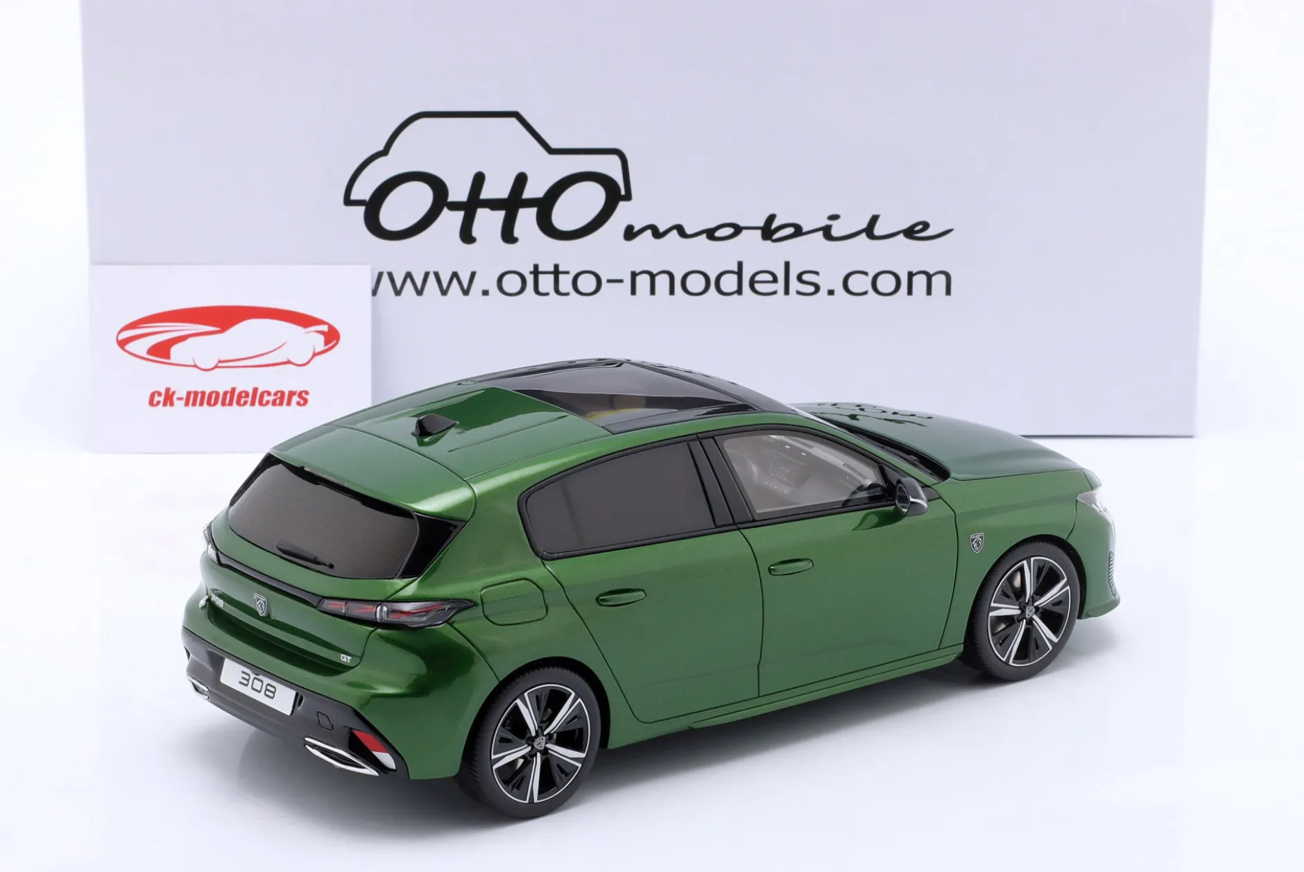 Peugeot 308 GT Baujahr 2022 olivgrün 1:18 OttOmobile