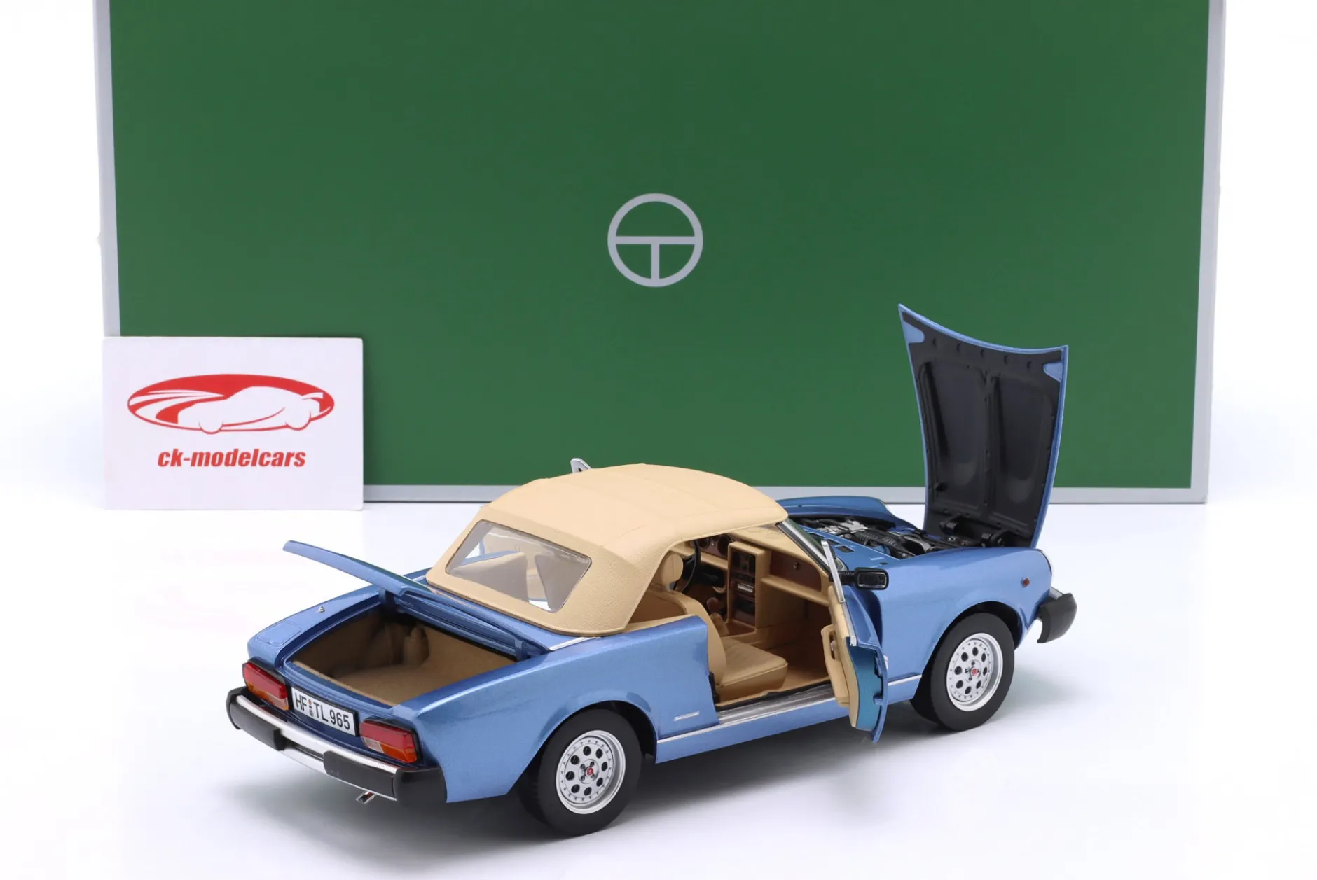 Pininfarina Spidereuropa Baujahr 1982 hellblau 1:18 TOURING