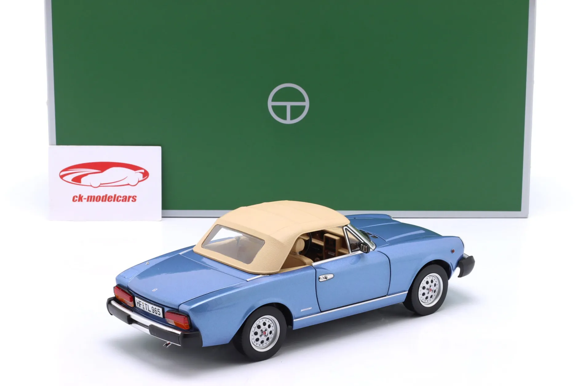 Pininfarina Spidereuropa Baujahr 1982 hellblau 1:18 TOURING