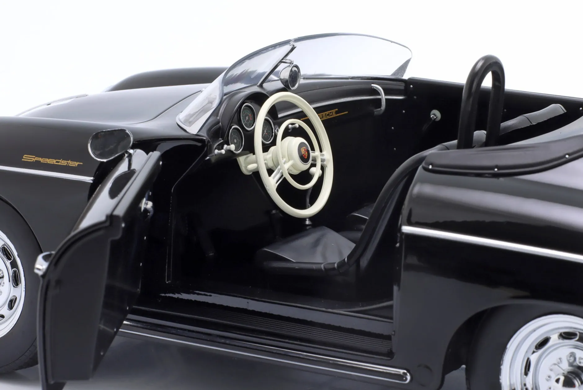 Porsche 356 A Speedster Steve McQueen #71 Baujahr 1955 schwarz 1:12 KK-Scale