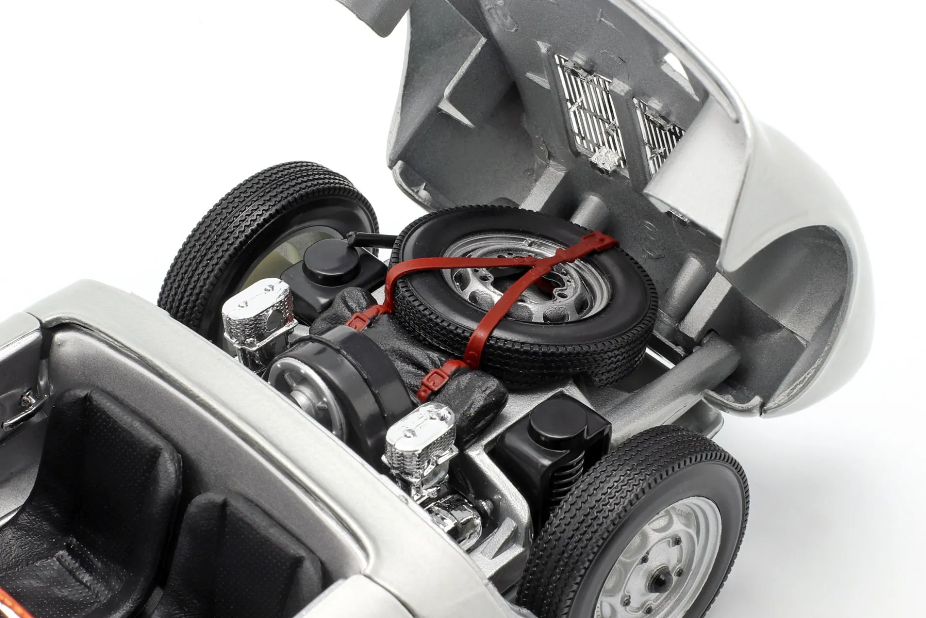 Porsche 550 A Spyder Baujahr 1950 silber 1:18 Maisto