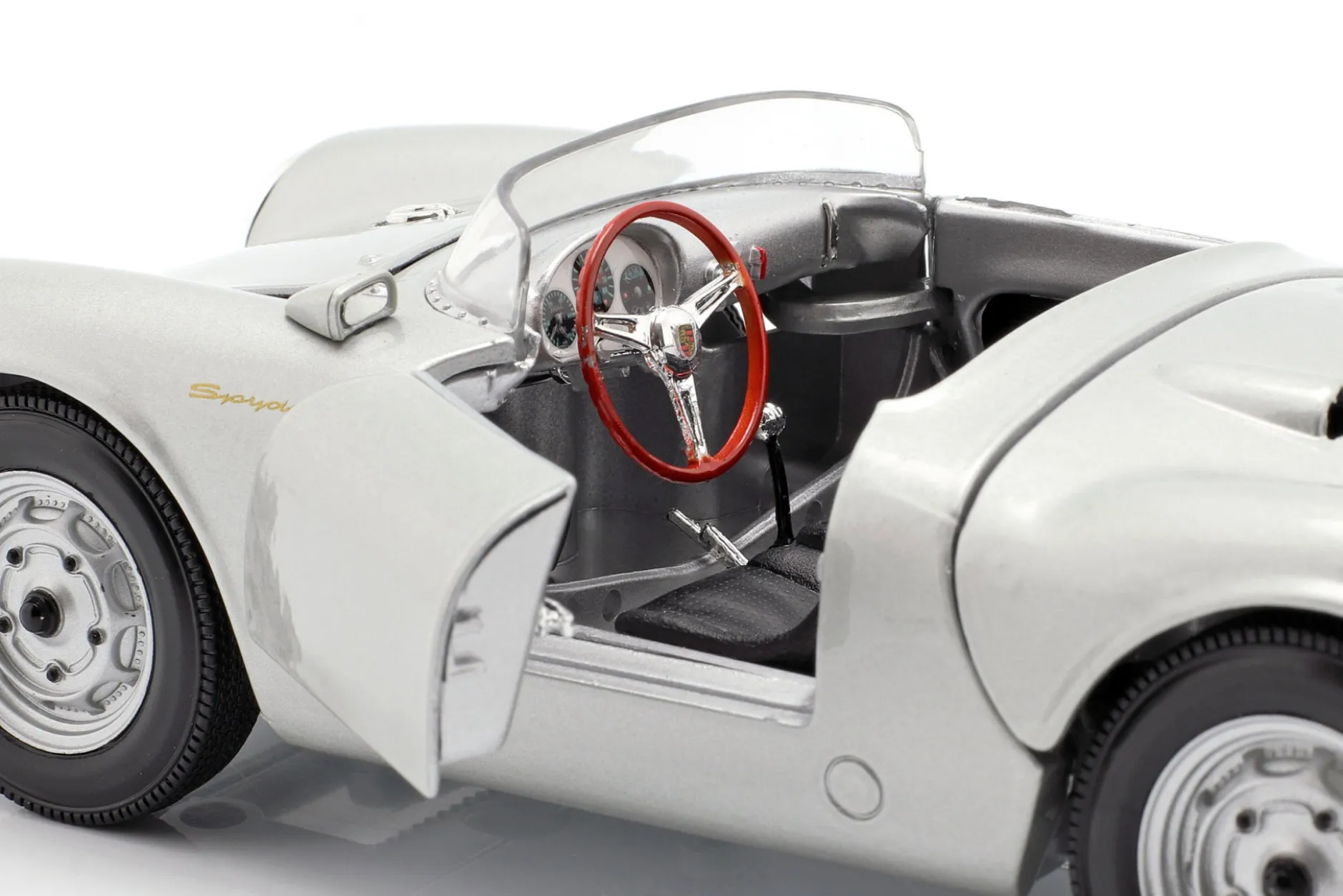 Porsche 550 A Spyder Baujahr 1950 silber 1:18 Maisto
