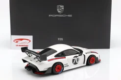 Porsche 935 #70 2018 basierend auf 911 (991 II) GT2 RS mit Vitrine 1:18 Spark