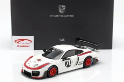 Porsche 935 #70 2018 basierend auf 911 (991 II) GT2 RS mit Vitrine 1:18 Spark