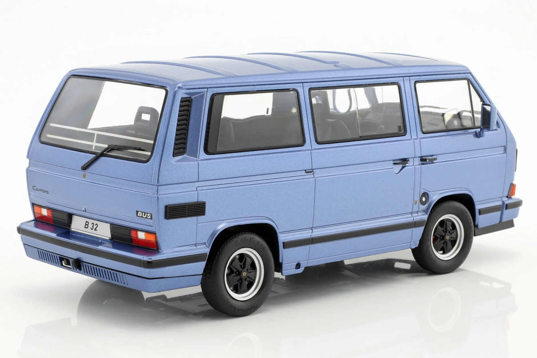 Porsche B32 auf Basis Volkswagen VW T3 Bus Baujahr 1984 hellblau metallic 1:18 KK-Scale