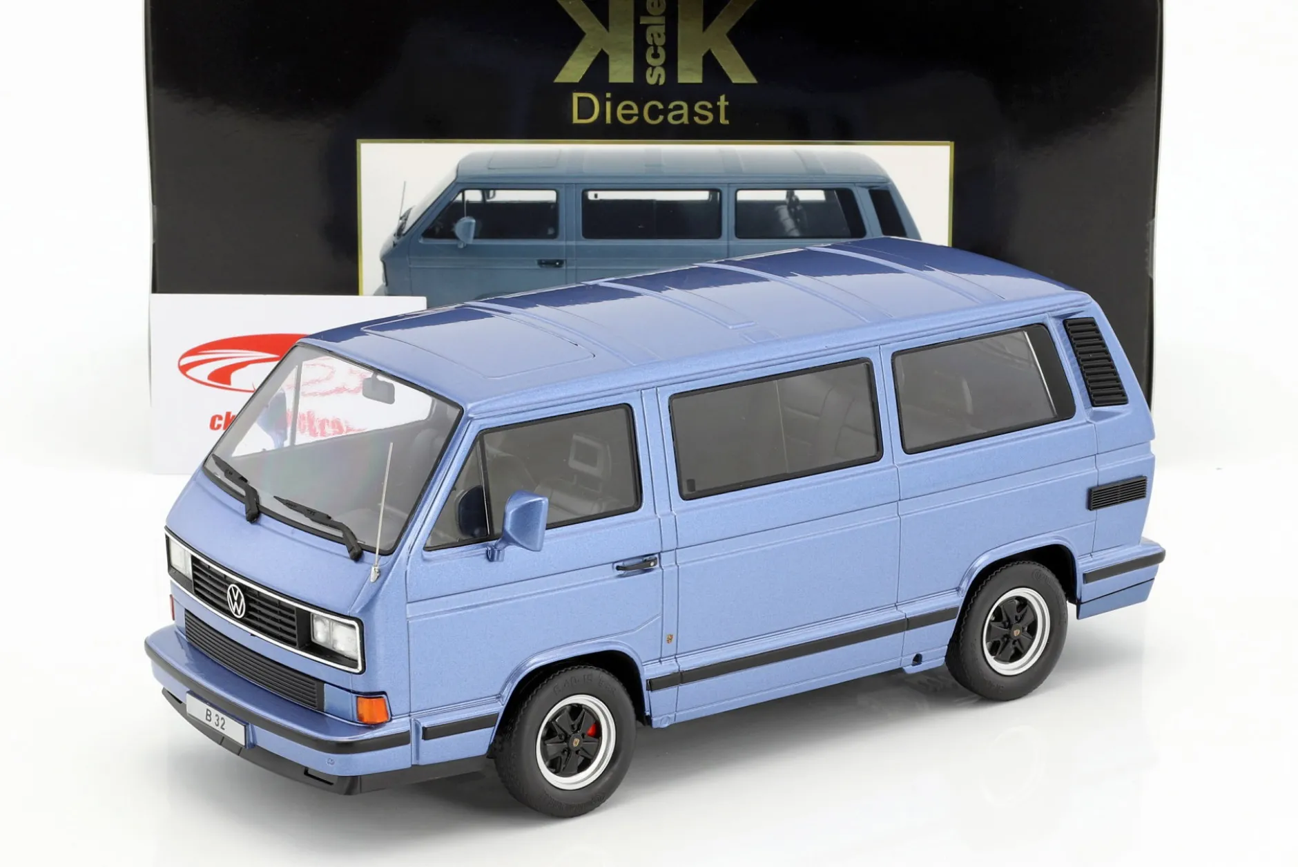 Porsche B32 auf Basis Volkswagen VW T3 Bus Baujahr 1984 hellblau metallic 1:18 KK-Scale
