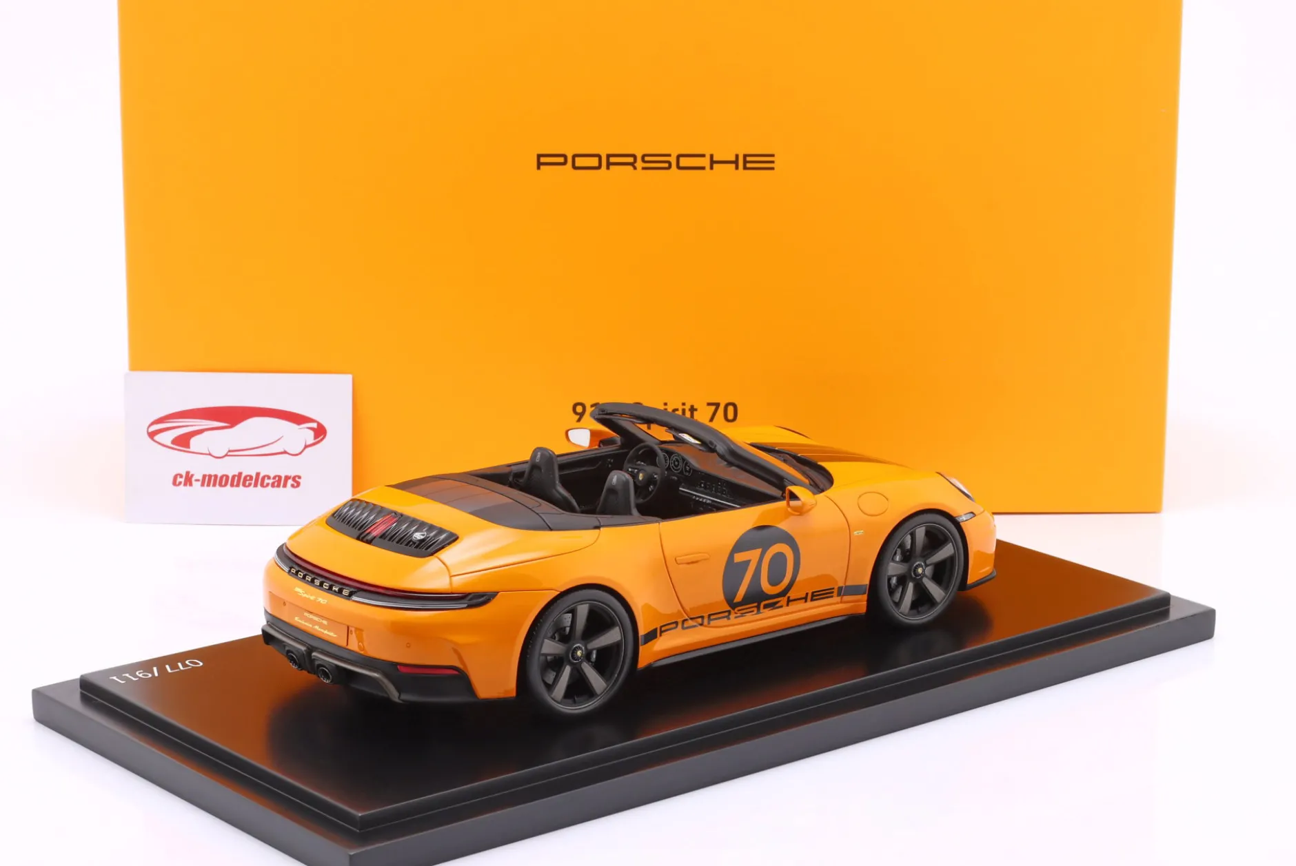 Porsche 911 (992.2) Cabriolet Spirit 70 Baujahr 2025 signalorange 1:18 Spark