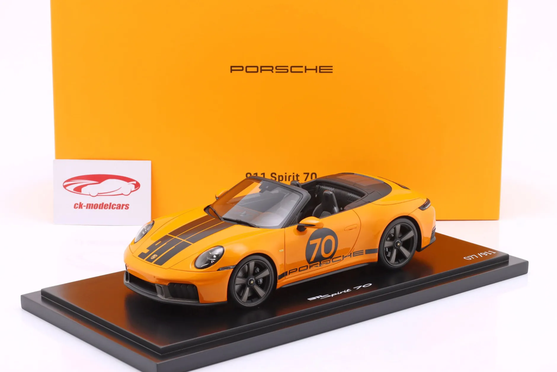 Porsche 911 (992.2) Cabriolet Spirit 70 Baujahr 2025 signalorange 1:18 Spark