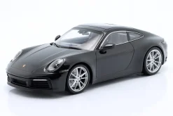 Porsche 911 (992) Carerra 4S schwarz 1:18 Minichamps