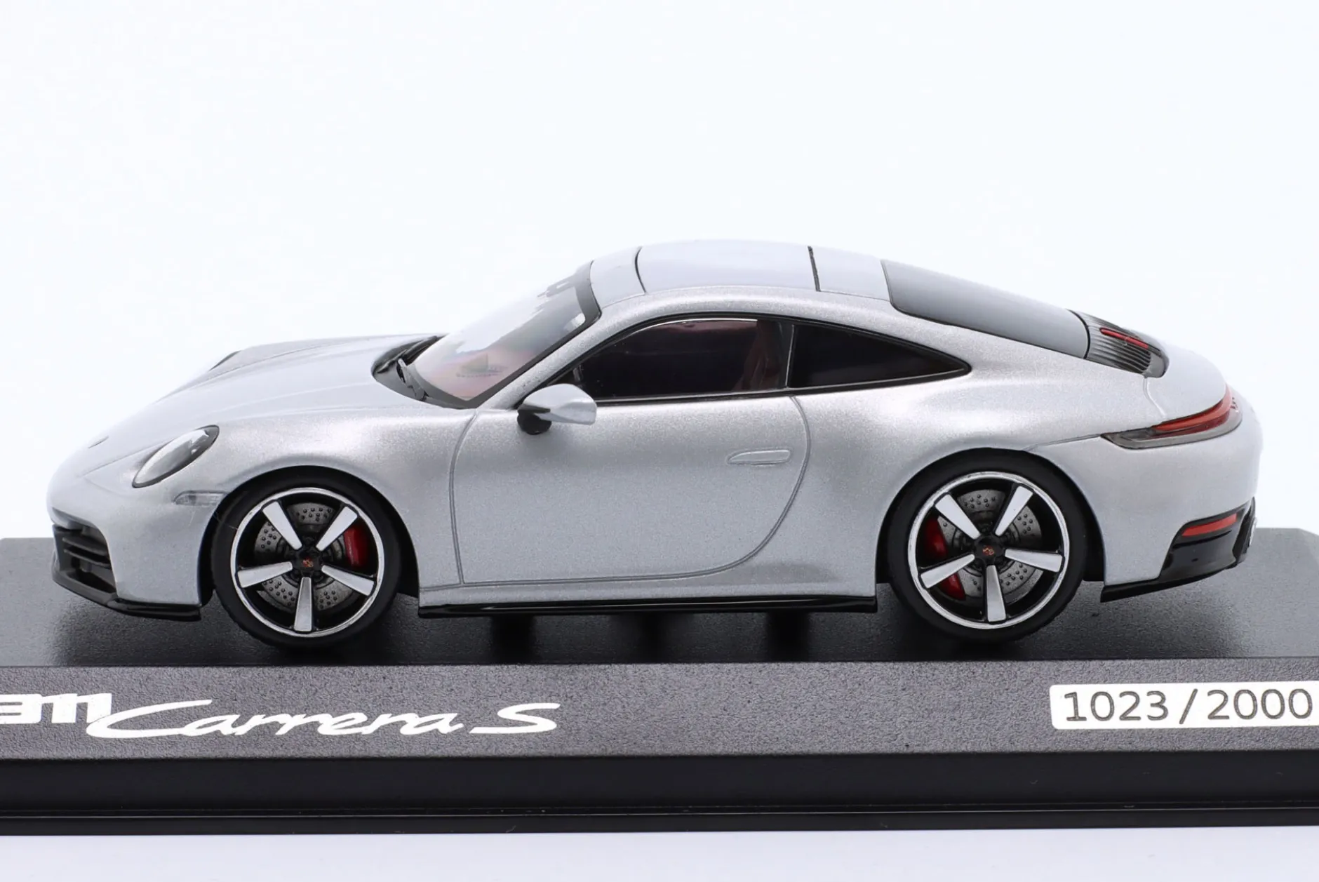 Porsche 911 Carrera (992.2) Baujahr 2025 eisgraumetallic 1:43 Minichamps