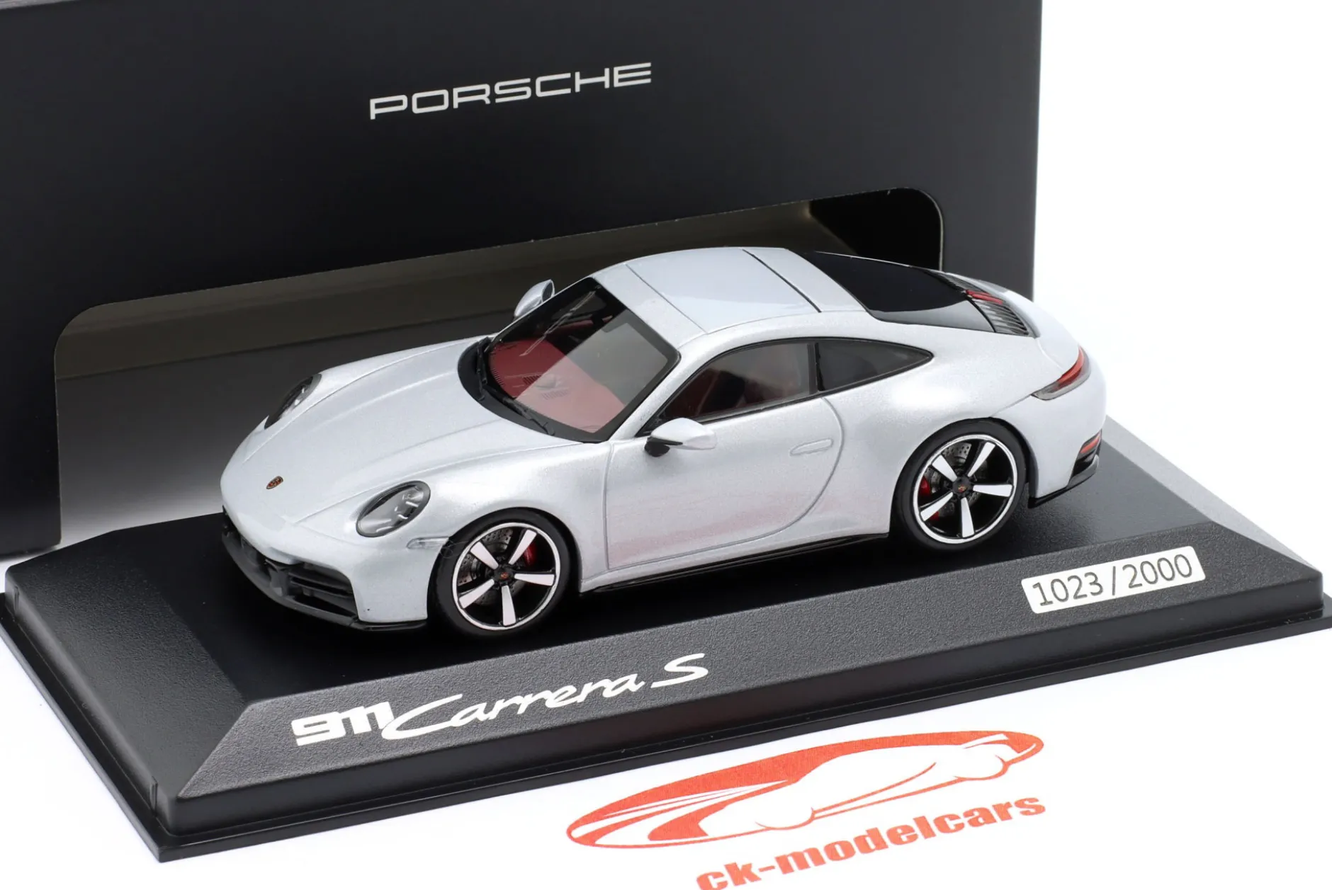 Porsche 911 Carrera (992.2) Baujahr 2025 eisgraumetallic 1:43 Minichamps