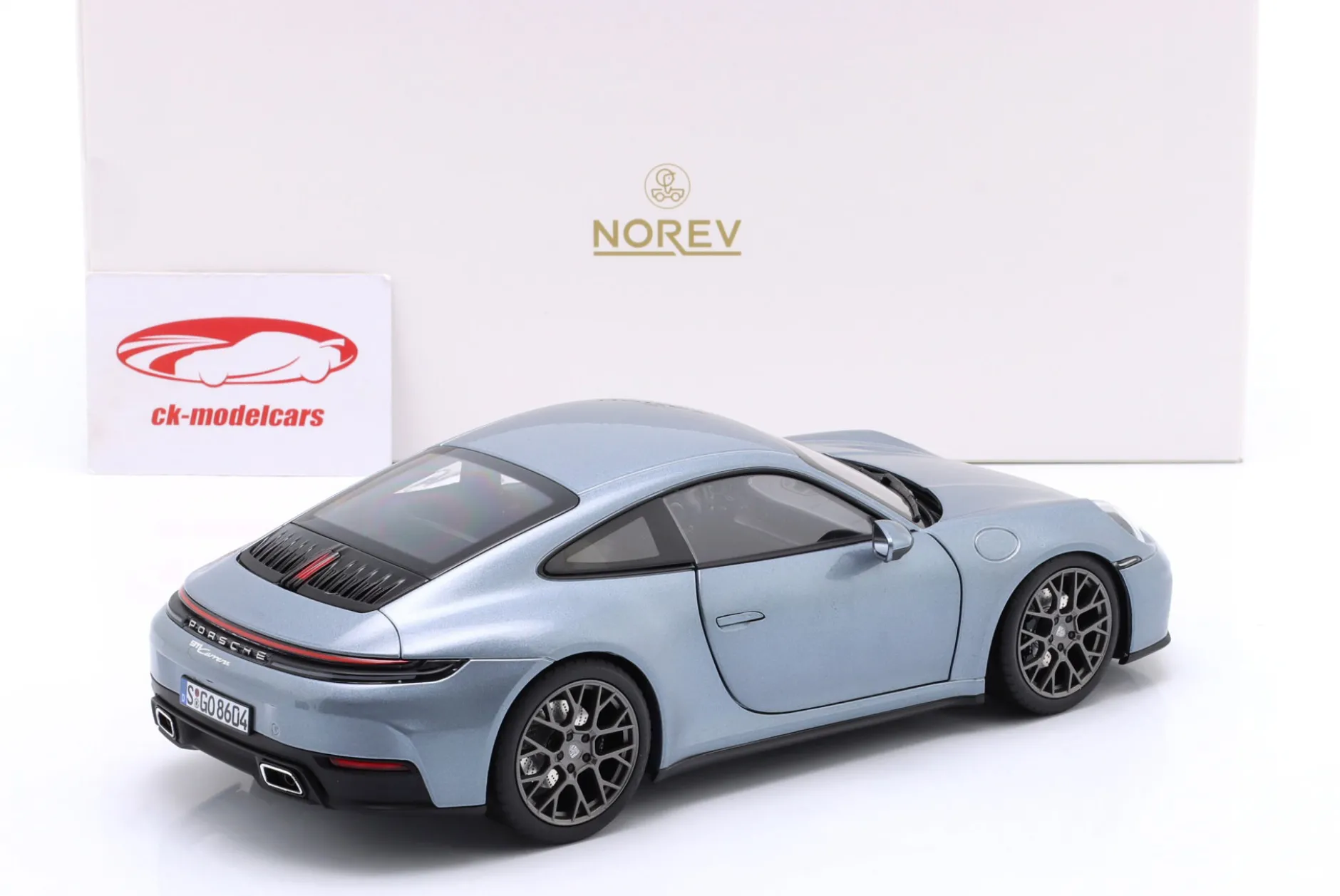Porsche 911 (992) Carrera Baujahr 2024 Polarsilber metallic 1:18 Norev