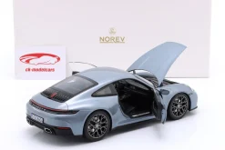 Porsche 911 (992) Carrera Baujahr 2024 Polarsilber metallic 1:18 Norev