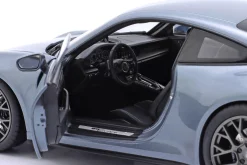 Porsche 911 (992) Carrera Baujahr 2024 Polarsilber metallic 1:18 Norev