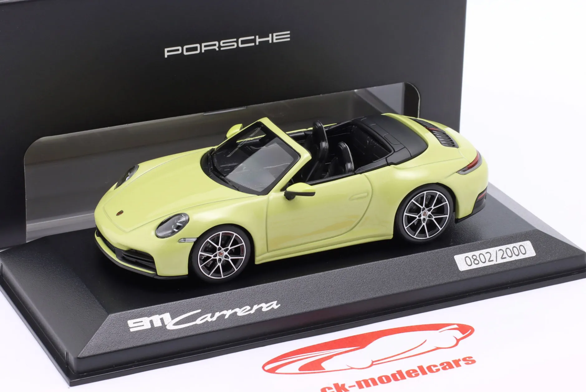 Porsche 911 (992.2) Carrera Cabriolet 2024 cartagenagelb 1:43 Minichamps
