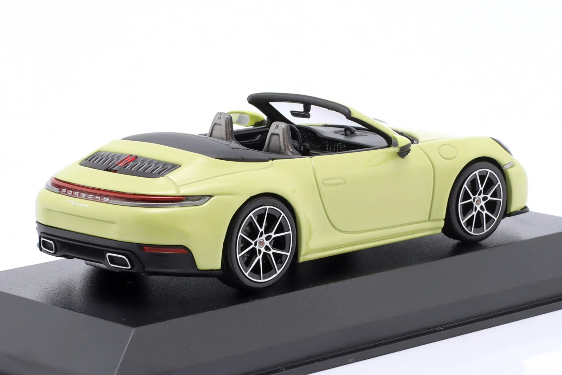 Porsche 911 (992.2) Carrera Cabriolet 2024 cartagenagelb 1:43 Minichamps