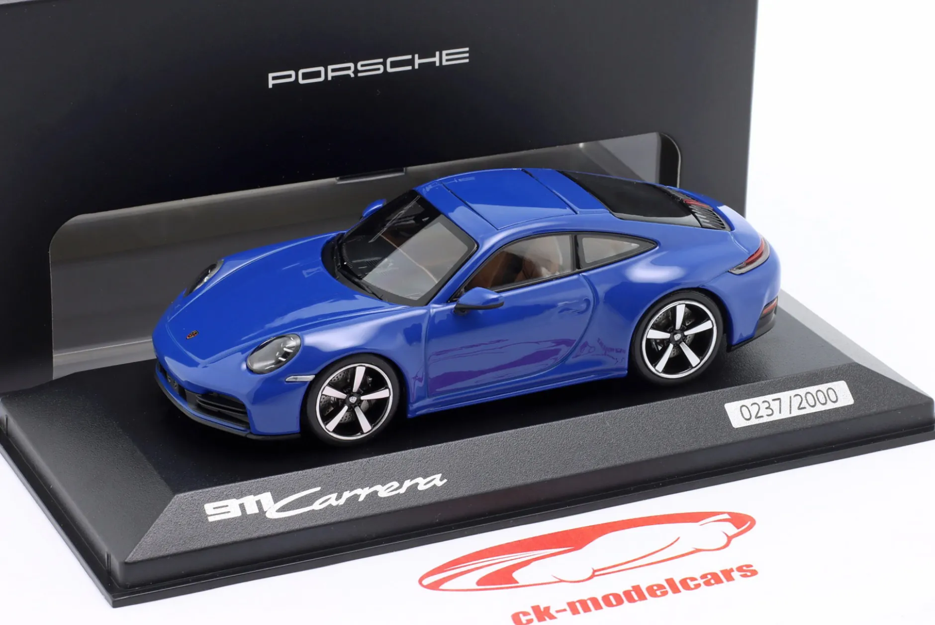 Porsche 911 (992.2) Carrera Coupé Baujahr 2024 luganoblau 1:43 Minichamps