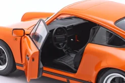 Porsche 911 Carrera Coupe 3.2 Baujahr 1983 orange 1:18 Minichamps