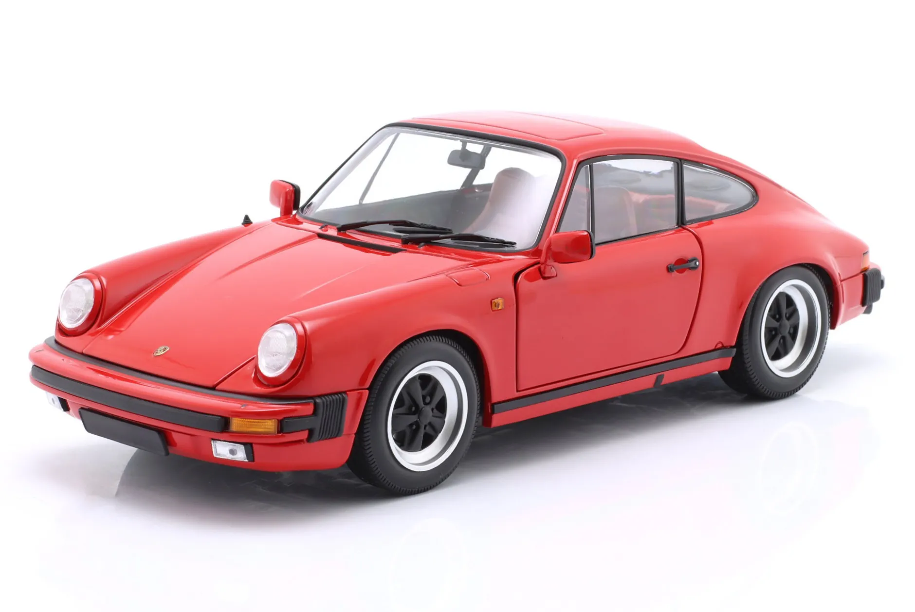 Porsche 911 Carrera Coupe 3.2 Baujahr 1983 rot 1:18 Minichamps