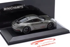Porsche 911 (992) Carrera 4 GTS 2021 aventuringrün metallic 1:43 Minichamps