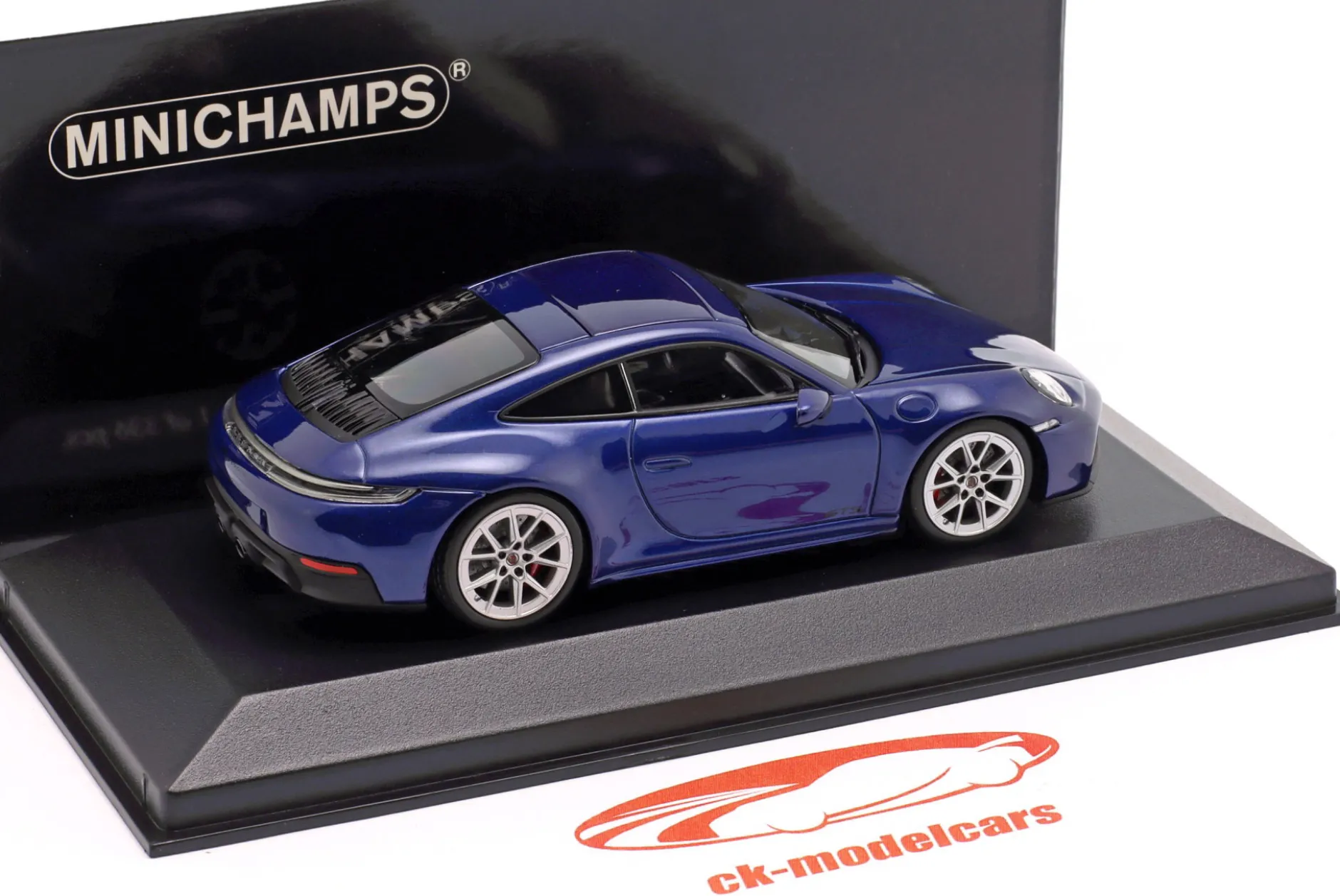 Porsche 911 (992.2) Carrera GTS Baujahr 2024 enzianblau metallic 1:43 Minichamps