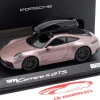 Porsche 911 (992.2) Carrera 4 GTS Baujahr 2024 frozenberry 1:43 Minichamps