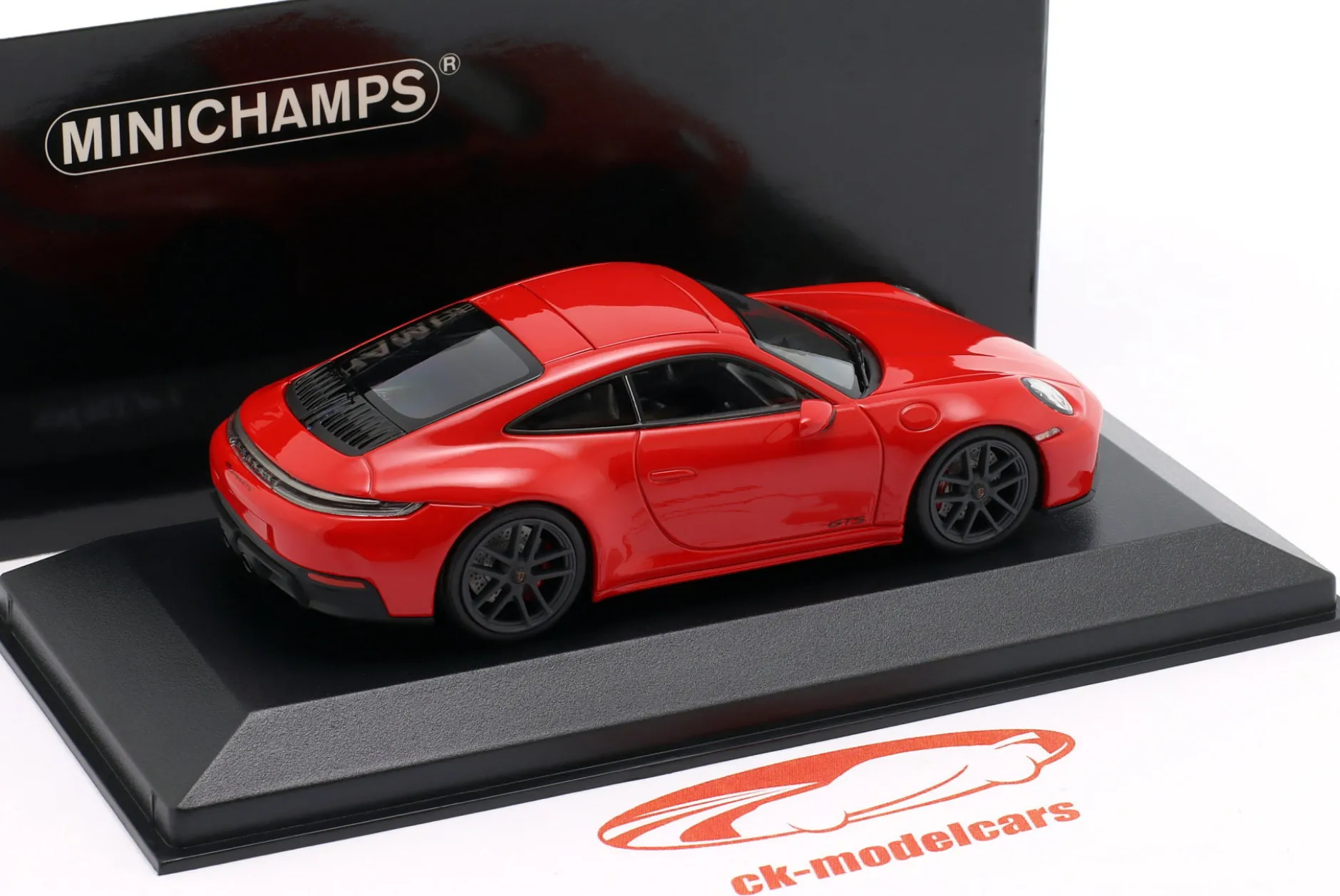 Porsche 911 (992.2) Carrera GTS Baujahr 2024 indischrot 1:43 Minichamps