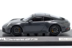 Porsche 911 (992.2) Carrera GTS Coupé Baujahr 2024 schiefergrau 1:43 Minichamps