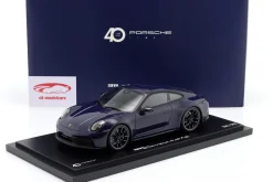 Porsche 911 (992.2) Carrera 4 GTS 40 Jahre Porsche Italien 2025 Blusogno 1:18 Spark