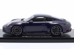Porsche 911 (992.2) Carrera 4 GTS 40 Jahre Porsche Italien 2025 Blusogno 1:18 Spark