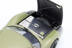 Porsche 904 Carrera GTS #26 Silverstone Int. Grand Touring 1964 I. Ireland 1:18 CMC