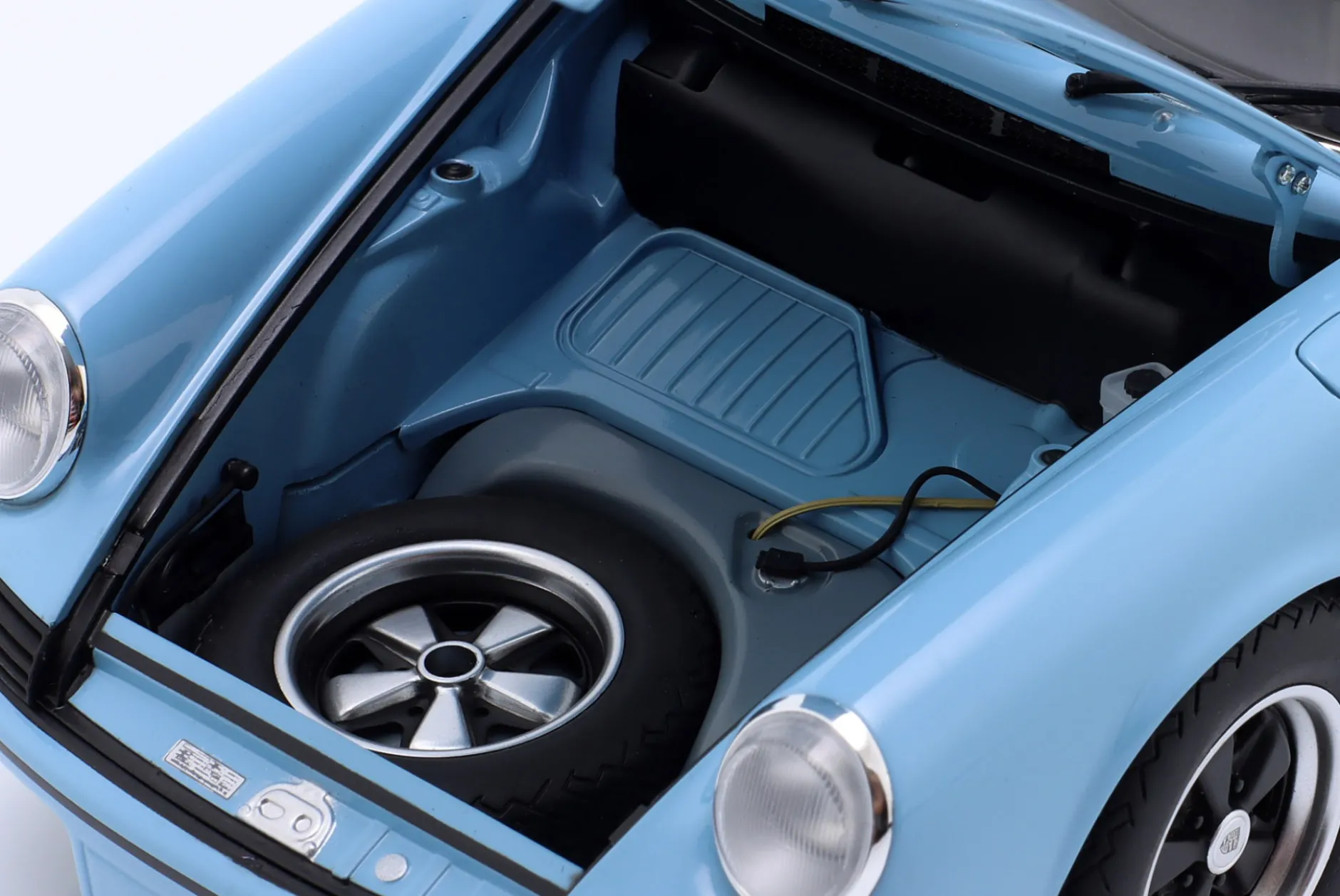 Porsche 911 Carrera RS 2.7 Gulf blau 1:18 AUTOart