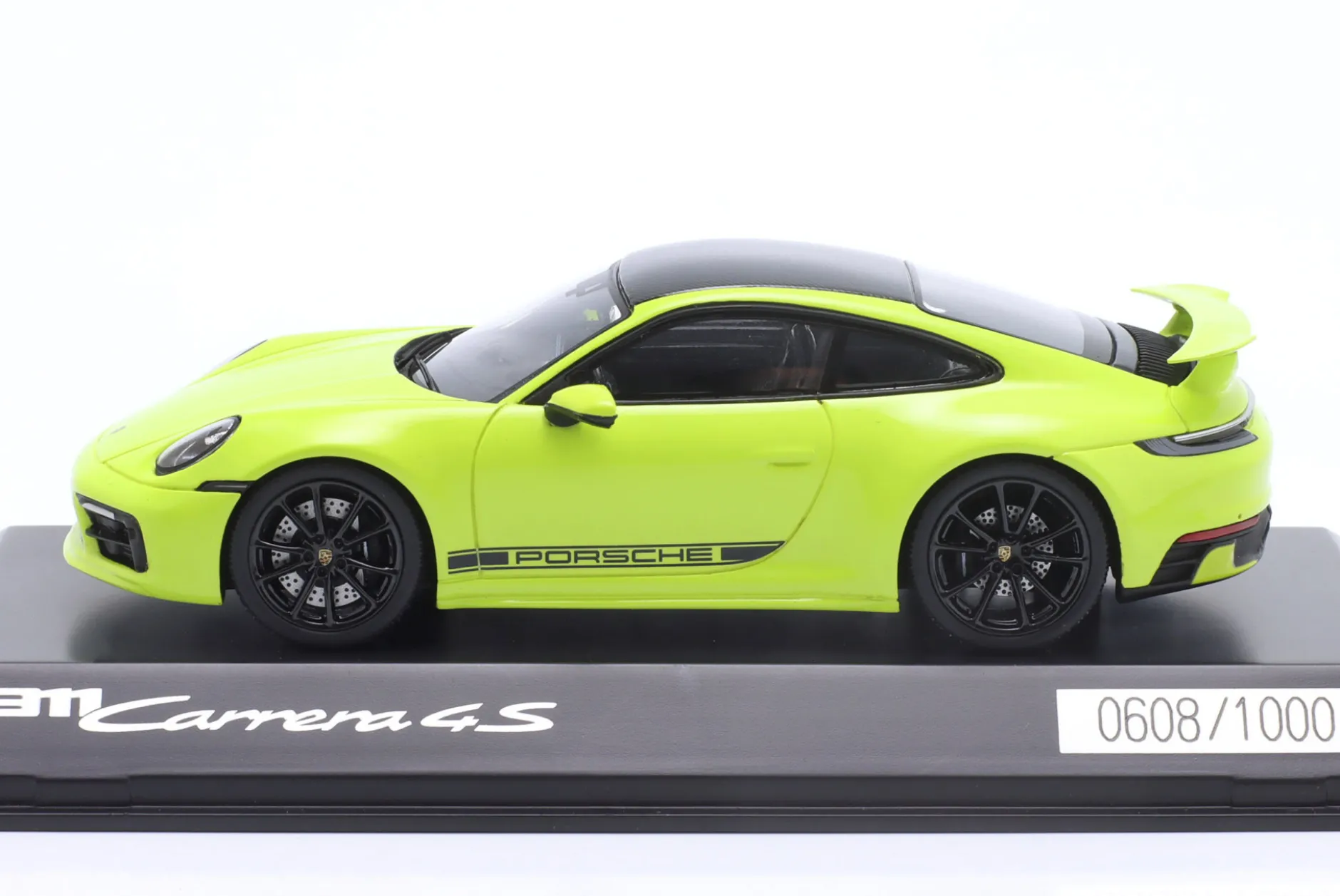 Porsche 911 (992) Carrera 4S Baujahr 2019 acid grün 1:43 Spark