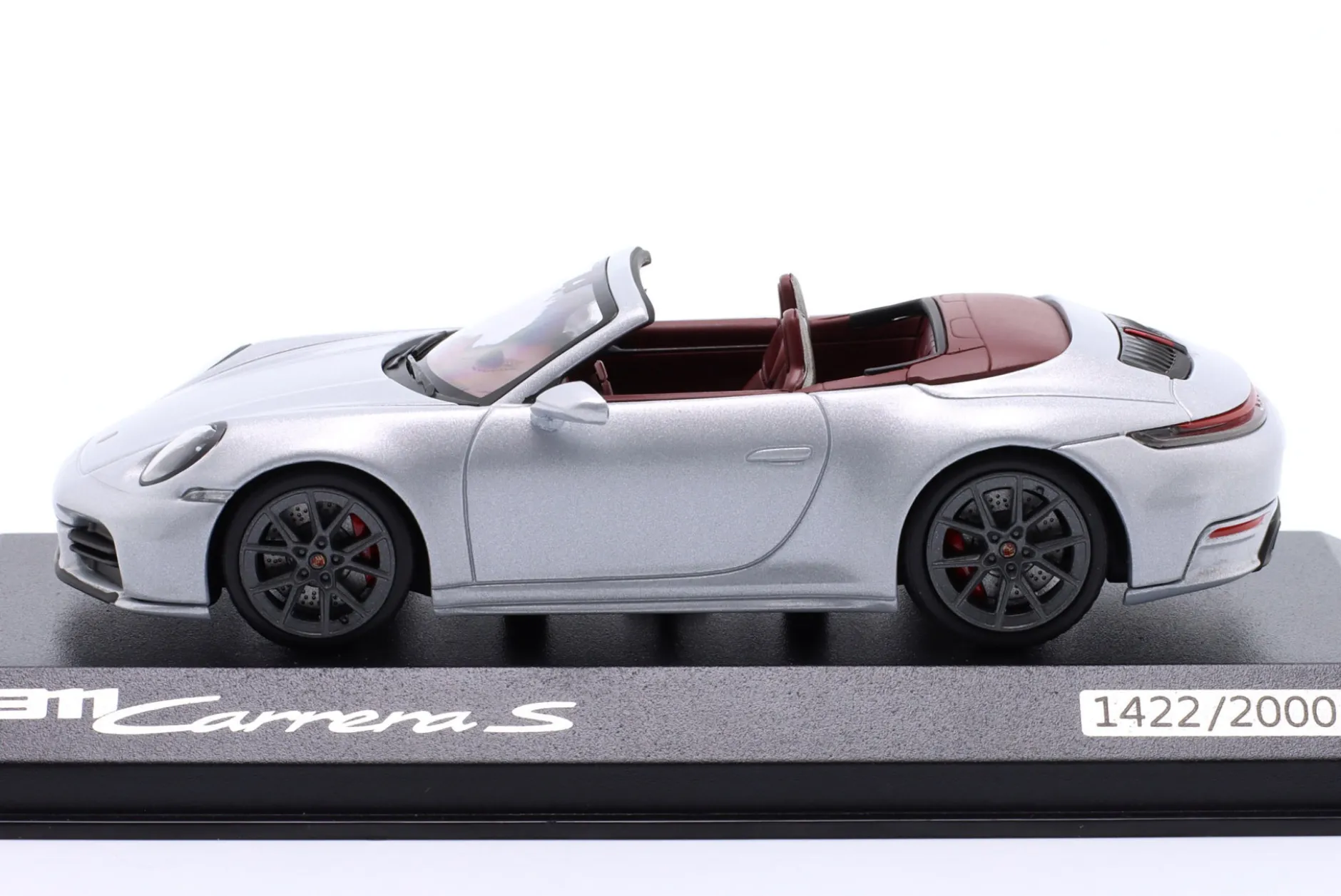 Porsche 911 (992.2) Carrera S Cabriolet 2024 eisgraumetallic 1:43 Minichamps